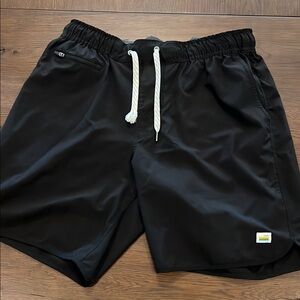 Black Vuori shorts Men’s L